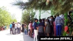 За пределами Туркменистана учатся десятки тысяч молодых туркменистанцев.