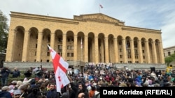 Gürcüstan parlamenti qarşısında etiraz aksiyası