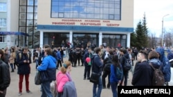 Чара тәмамлангач та яшьләр таралмый