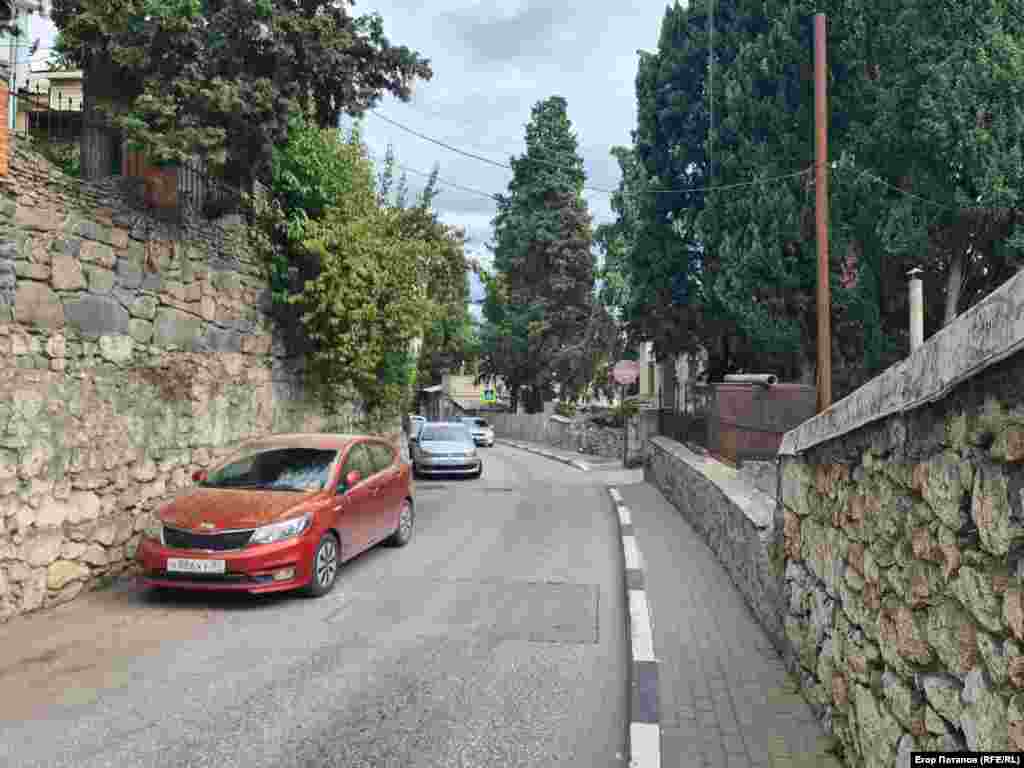 Вузькі ялтинські тротуари