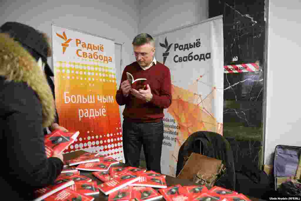 Сяргей Абламейка называе сваю кнігу &quot;кароткай гісторыяй нараджэньня новай беларускай ідэнтычнасьці&quot;.