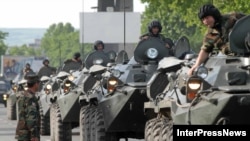 Тбилиси пока ограничивается демонстрацией своей укрепившейся армии на парадах