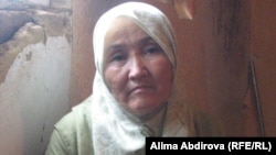 Шолпан Маханова, мать убитых в ходе спецоперации Токтарбека и Акылбека Мамбетовых. Актюбинская область, поселок Шубарши, 11 июля 2011 года.  