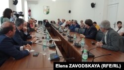 Сегодня Эшсоу Какалия отчитался в парламенте о результатах командировки в Москву