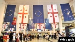 За неполный год, по официальным данным, визовой либерализацией воспользовались 220 тысяч граждан Грузии