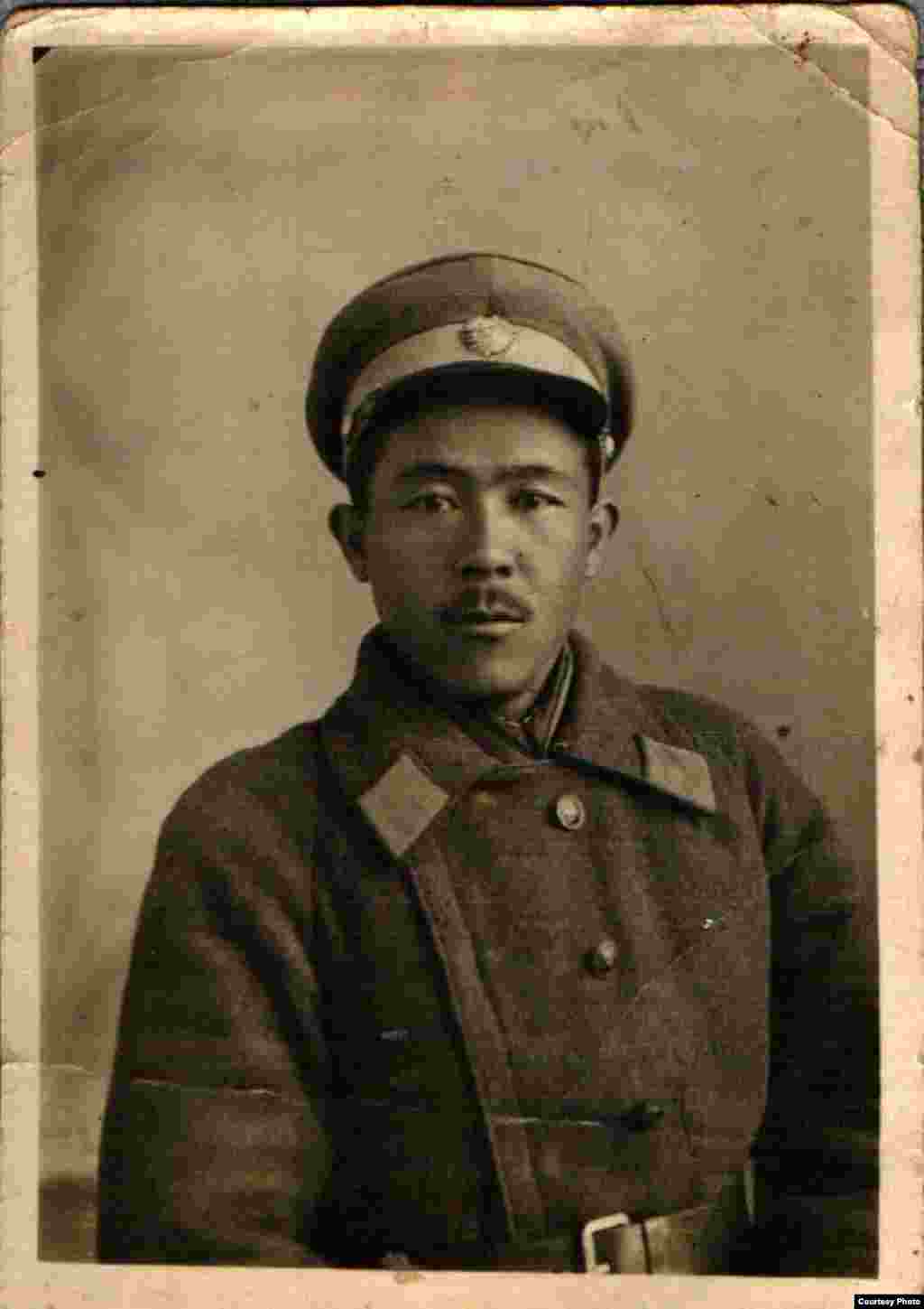 Иманкул Кудаке уулу (1912-жылы туулган). 1939-жылы түшкөн сүрөт.&nbsp;