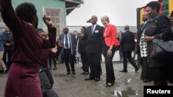 Тереза Мэй Кейптаундагы мектепте.