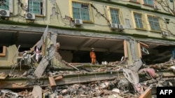 Рятувальники в М’янмі 29 березня продовжували пошуки вцілілих серед уламків зруйнованих будівель