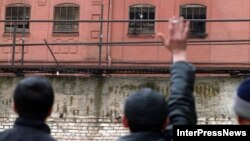 Очевидно, в скором времени многие политзаключенные подадут иски в суд, будут требовать возмещения ущерба