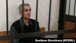 Член общины свидетелей Иеговы Теймур Ахмедов - в зале суда. Астана, 27 марта 2017 года.