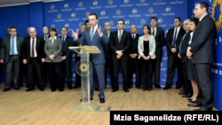 Новый премьер, представляя состав правительства, сослался на слова своего предшественника Иванишвили, что это по-настоящему европейская команда. По словам Гарибашвили, министры доказали, что готовы служить своему народу и стране, и поэтому он представил кабинет министров без изменений