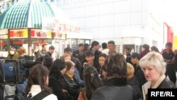 Пикет у торгового дома "Асем". Алматы, 22 октября 2008 года.