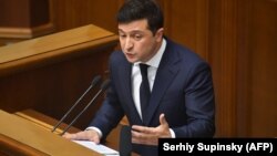 Володимир Зеленський виступає на позачерговому засіданні Верховної Ради, 4 березня 2020 року