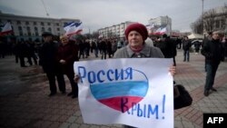 Пророссийские митингующие в Крыму. 9 марта 2014 года.