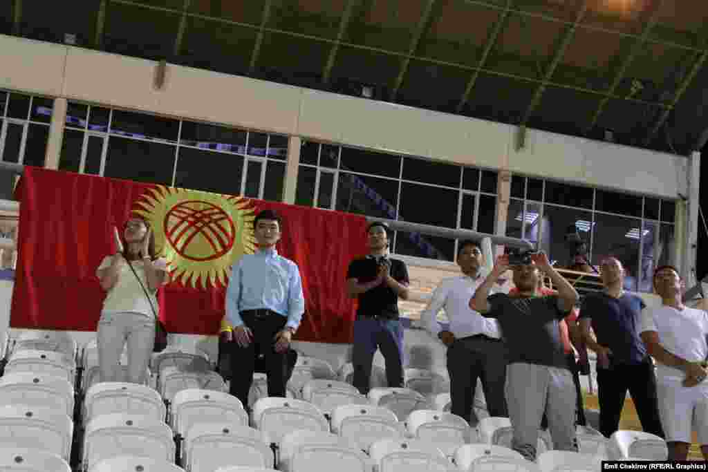 Ошентип эки оюндан кийин 6 упай менен Иорданиянын 23 жашка чейинки олимпиадалык курамасы В тайпасында алдыда келүүдө. Бир тең чыгуу жана бир жеңиш менен төрт упай топтогон Кувейт экинчи катарда.