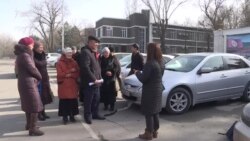 Кажы-Сай айылынын тургундары Жогорку соттун алдына митингге чыгышты