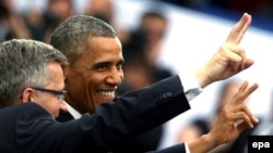 Polşanyň prezidenti B.Komorowski (ç) we ABŞ-nyň prezidenti B. Obama, 4-nji iýun. 2014. 