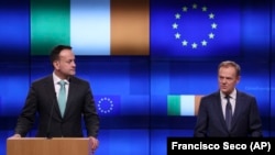 Лео Варадкар и Дональд Туск на брифинге в Брюсселе, 6 февраля 2019 года