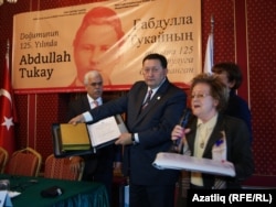 Айрат Сибагатуллинга Гаяз Исхакый архивы тапшырыла