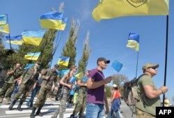 Кырымтатар активистлары Чонгар чик ноктасында юлны яба