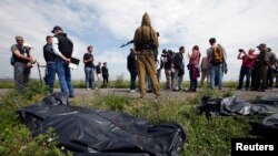 Учак кыйраган жерде тургандар, Донецк облусу.