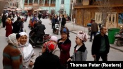 Уйгуры в старом городе Кашгара в Синьцзяне. Март 2017 года.