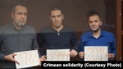 (Солдон оңго) Рустем Сейтмеметов, Сейтумер Сейтумеров, Осман Сейтумеров.