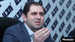 Armenia -- Minister of Territorial Administration and Infrastructure Suren Papikian speaks at a news conference in Yerevan, February 26, 2020.