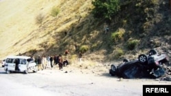 Акс аз як садамаи пурфоҷеае дар роҳи Кӯлоб аз соли 2009