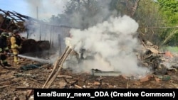 За даними місцевої влади, у селі Верхня Терса після удару авіабомбами зруйнований будинок, виникла пожежа, пошкоджені будівлі поруч з місцем влучання