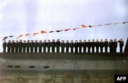 Моряки «Курська» на палубі у липні 2000 року