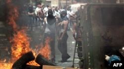 Чыгыш Иерусалимде Израилдин коопсуздук күчтөрү менен палестиндердин кагылышуулары болуп турат. 25-июль, 2016-жылы тартылган сүрөт.