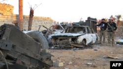 Коопсуздук күчтөрү Рамадинин четки райондорунун биринде. 20-декабрь, 2015-жыл.