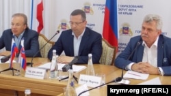 Організатор поїздки, депутат Національної ради Словаччини Петер Марчек (крайній праворуч). Ялта, 2 серпня 2018 року