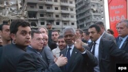 По мнению экспертов, устаревшая структура ООН и дальше будет тормозить ее работу. Аннан на руинах Бейрута. ООН не удалось ни предотвратить войну в Ливане, ни прекратить ее в самом начале