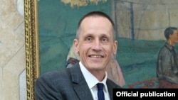 Чарльз Гаррет.