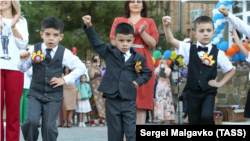 Судакның кырымтатар телендә укыткан 3нче мәктәбендә Белем көне, 1 сентябрь 2021