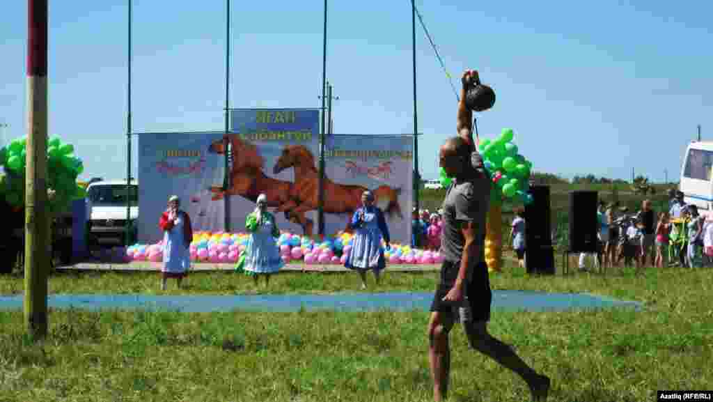 Гер күтәрү ярышы