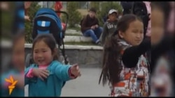 Нарын. Флэшмоб в поддержку пятилетнего Улукбека