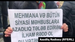 Mitinqdə şüar, 19 yanvar 2019