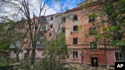 Наслідки одного з попередніх обстрілів Херсона, фото ілюстративне