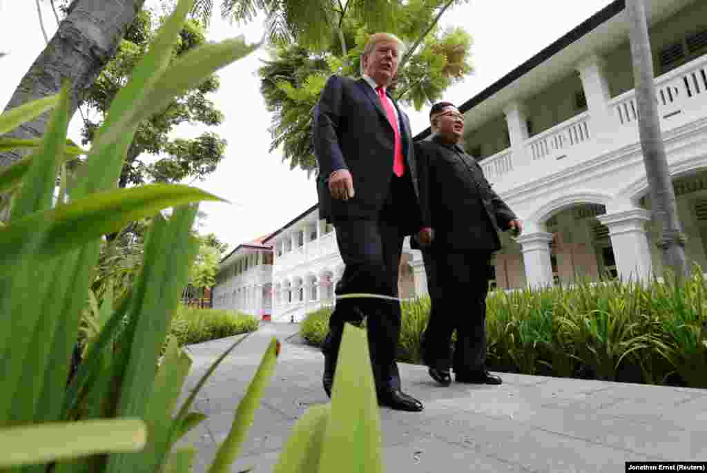 Бирге тамактануудан кийин алар кабарчыларга жолугууга чыкты.&nbsp;