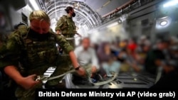 Кабул аэропортундагы учактын ичи. 2021-жылдын 22-августу.