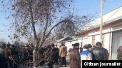 Navoiy viloyat, Karmana tumanidagi Kalovot mahallasi ahli gaz va elektr energiyasi ta’minoti yaxshilanishini talab qilib, ko‘chaga chiqdi. 2020, 16 -dekabr