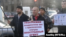 Евромайдан чарасын өзәргә тырышкан яшьләр