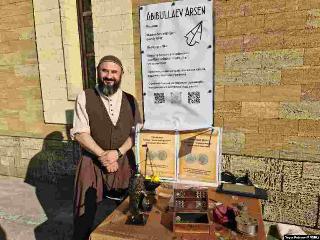 Відомі кримськотатарські ремісники продемонстрували свою продукцію на фестивалі