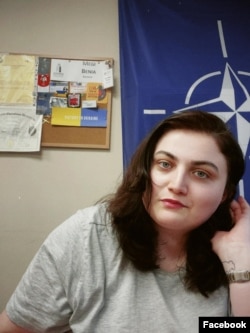 Это фото Меги сделала в свой последний день работы в МИДе, когда она обратилась к заместителю министра с просьбой о немедленном увольнении, и ее заявление подписали в тот же день, не спрашивая о причинах ее ухода.