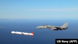 Tomahawk аскер учагынын коштоосунда.