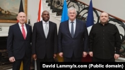 Ілюстраційне фото, справа наліво: міністр оборони України Рустем Умєров, голова МЗС Андрій Сибіга, його британський колега Девід Леммі та голова британського Міноборони Джон Гілі, зустріч у Лондоні, 22 квітня 2025 року