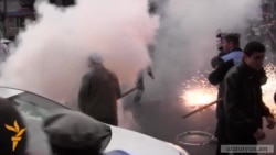 Ոստիկանների հետ բախումից հետո բերման են ենթակվել տասնյակ քաղաքացիներ